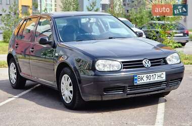 Хэтчбек Volkswagen Golf 2001 в Ровно