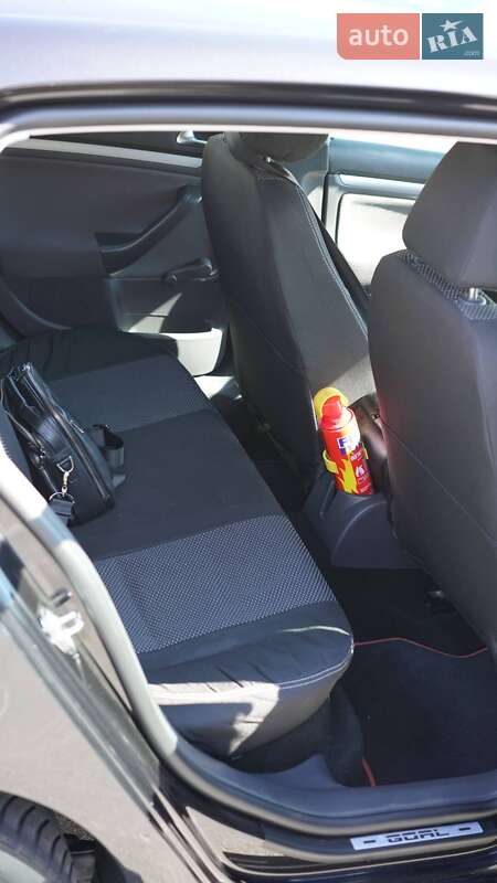 Хетчбек Volkswagen Golf 2006 в Житомирі