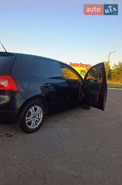 Хетчбек Volkswagen Golf 2006 в Дубні