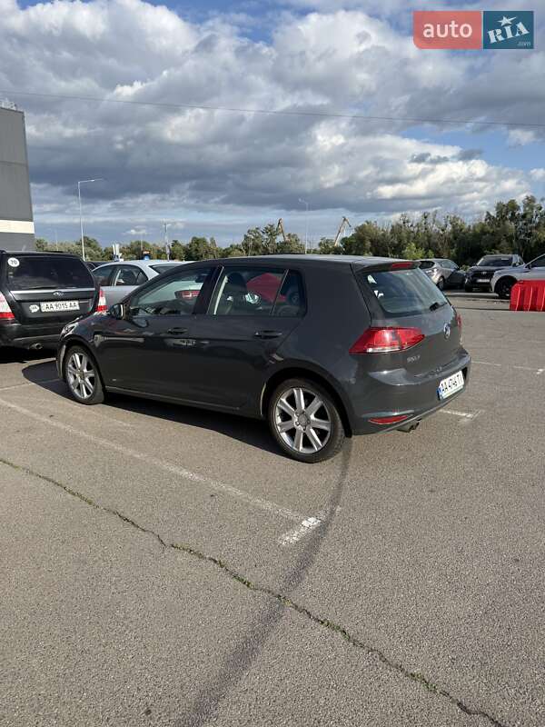 Хетчбек Volkswagen Golf 2014 в Києві