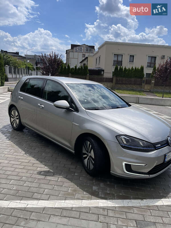 Хетчбек Volkswagen Golf 2015 в Рівному