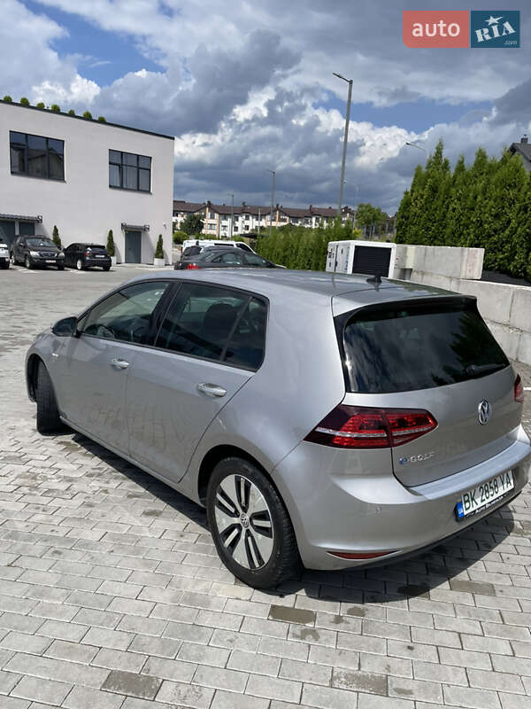 Хетчбек Volkswagen Golf 2015 в Рівному