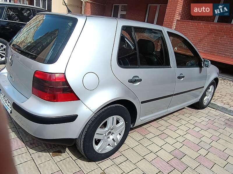 Volkswagen Golf 2002