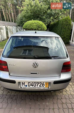 Хэтчбек Volkswagen Golf 2001 в 