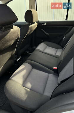 Хэтчбек Volkswagen Golf 2001 в 