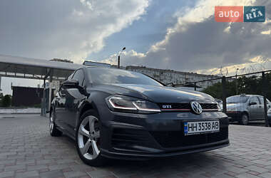 Хэтчбек Volkswagen Golf 2017 в Запорожье