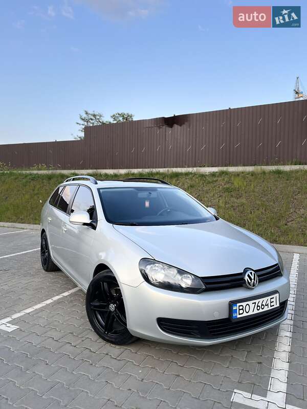 Универсал Volkswagen Golf 2010 в Тернополе