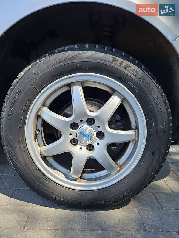 Хэтчбек Volkswagen Golf 2001 в Миргороде