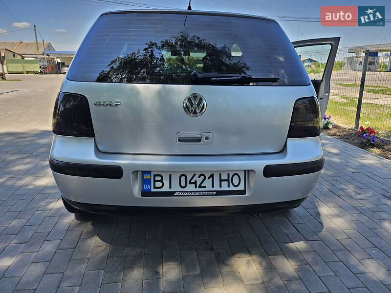 Хэтчбек Volkswagen Golf 2001 в Миргороде