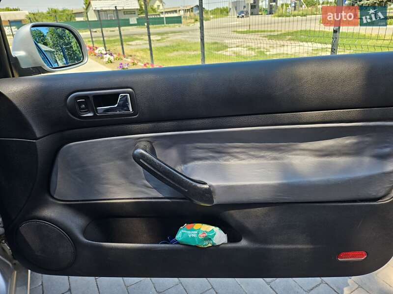 Хэтчбек Volkswagen Golf 2001 в Миргороде