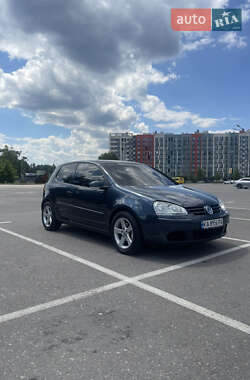 Хэтчбек Volkswagen Golf 2005 в Киеве
