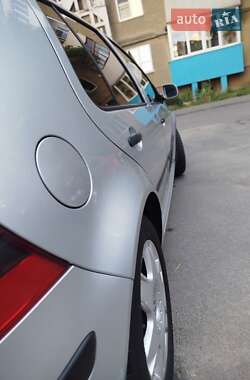 Хетчбек Volkswagen Golf 2001 в 