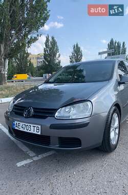 Хетчбек Volkswagen Golf 2006 в Дніпрі