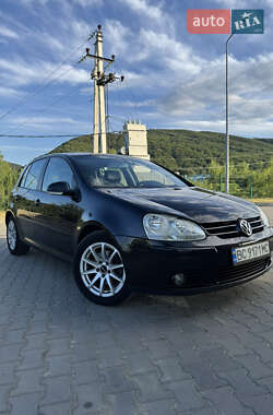 Хетчбек Volkswagen Golf 2004 в Косові