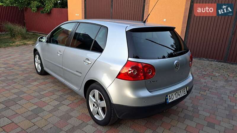 Хэтчбек Volkswagen Golf 2008 в Мукачево