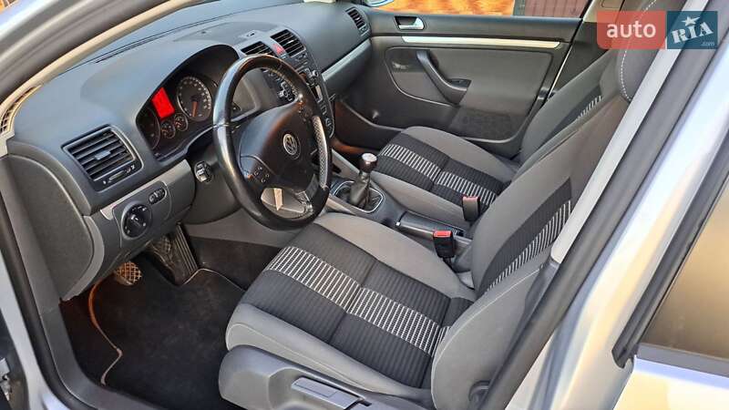 Хэтчбек Volkswagen Golf 2008 в Мукачево