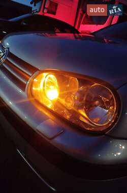 Хетчбек Volkswagen Golf 2001 в 