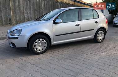 Хэтчбек Volkswagen Golf 2004 в Луцке