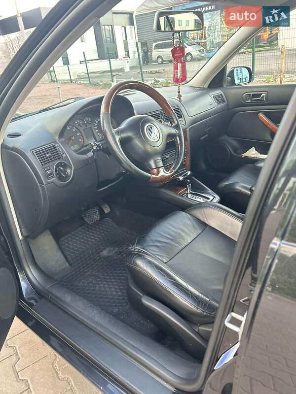 Хэтчбек Volkswagen Golf 2002 в Киеве