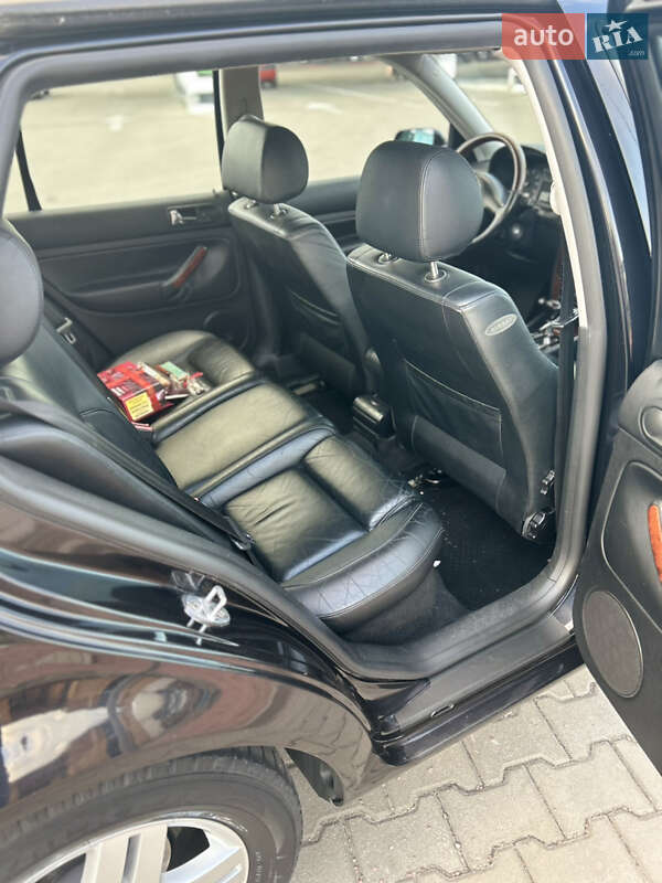 Хэтчбек Volkswagen Golf 2002 в Киеве