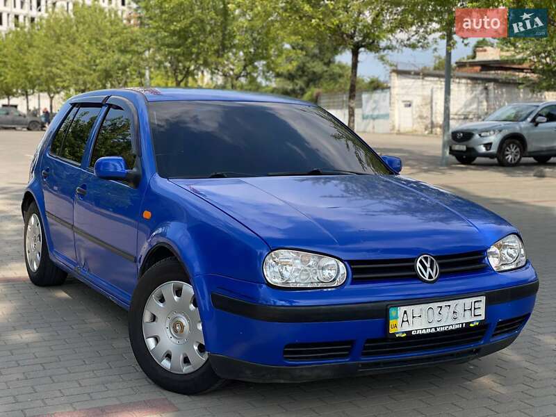 Хетчбек Volkswagen Golf 1999 в Дніпрі