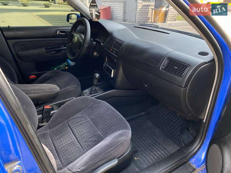 Хетчбек Volkswagen Golf 1999 в Дніпрі