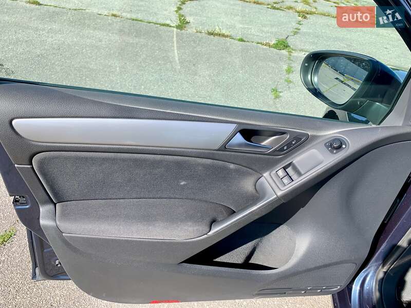 Хэтчбек Volkswagen Golf 2009 в Виннице
