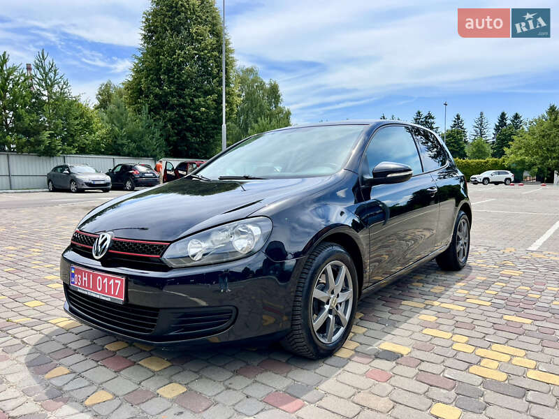 Хэтчбек Volkswagen Golf 2009 в 