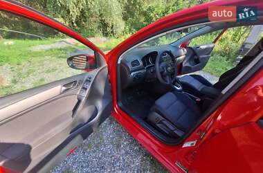 Хетчбек Volkswagen Golf 2011 в 