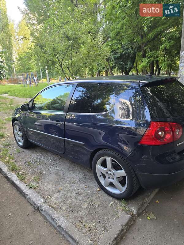 Хэтчбек Volkswagen Golf 2005 в Одессе