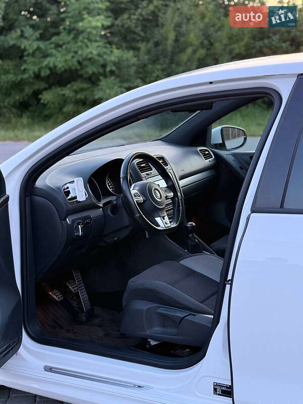 Хэтчбек Volkswagen Golf 2010 в Староконстантинове