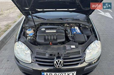 Хетчбек Volkswagen Golf 2009 в 