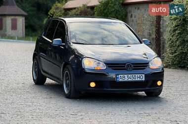 Хетчбек Volkswagen Golf 2005 в Чернівцях