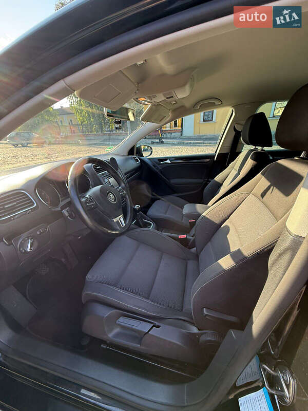 Хэтчбек Volkswagen Golf 2009 в Луцке