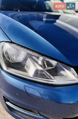 Хэтчбек Volkswagen Golf 2012 в 