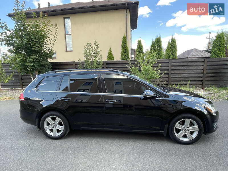 Универсал Volkswagen Golf 2015 в Киеве