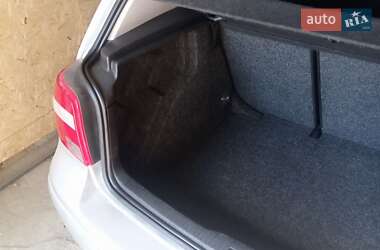 Хетчбек Volkswagen Golf 2003 в 