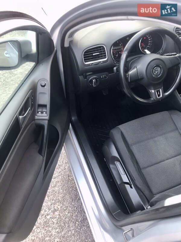 Хетчбек Volkswagen Golf 2009 в Валках