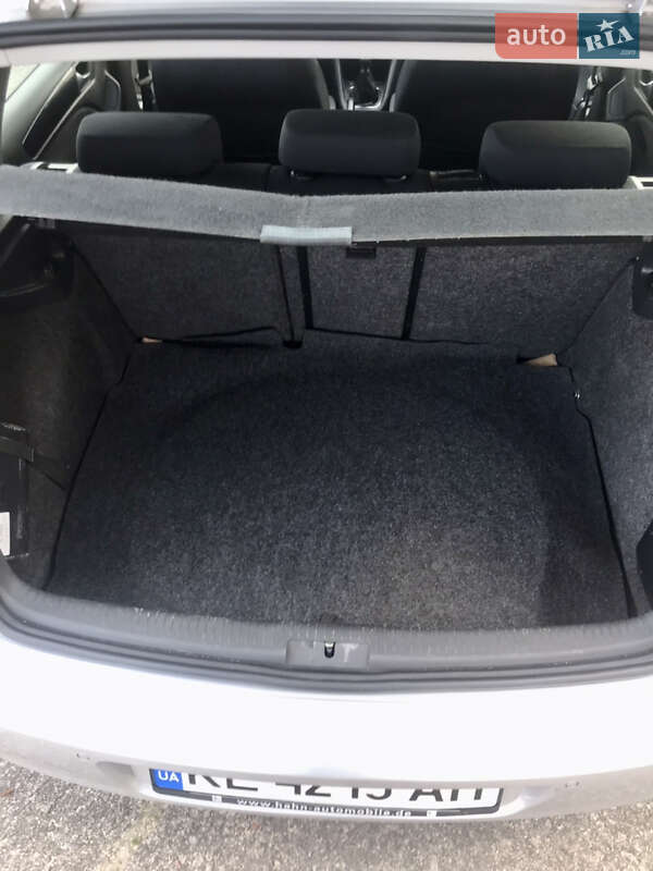 Хетчбек Volkswagen Golf 2009 в Валках