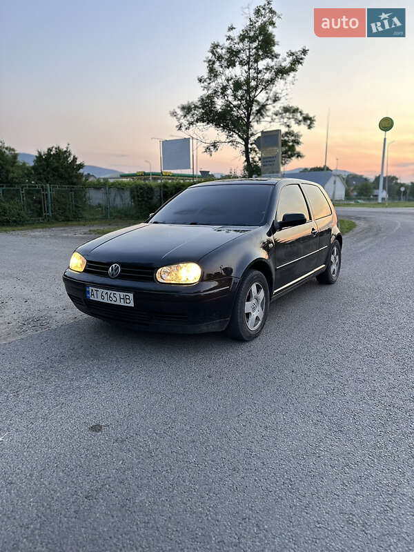 Хетчбек Volkswagen Golf 2000 в Косові