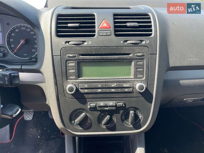 Хэтчбек Volkswagen Golf 2006 в Ужгороде