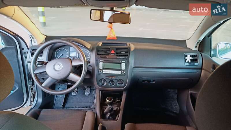 Хетчбек Volkswagen Golf 2005 в Харкові