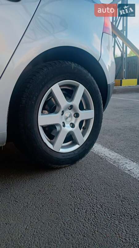 Хетчбек Volkswagen Golf 2005 в Харкові