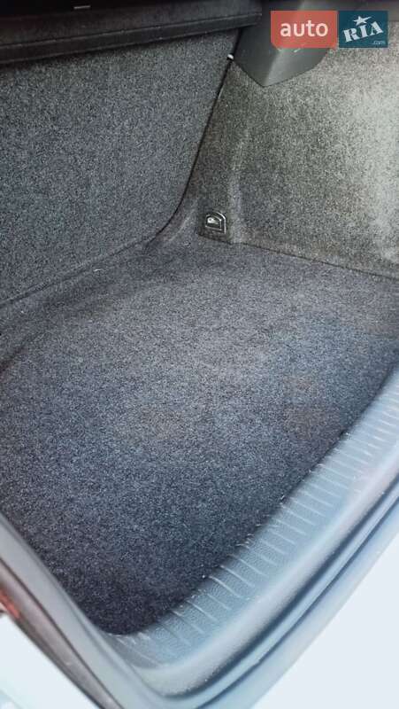 Хетчбек Volkswagen Golf 2005 в Харкові