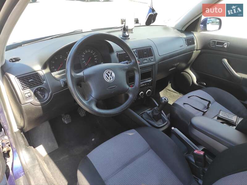 Хэтчбек Volkswagen Golf 2002 в Каменском