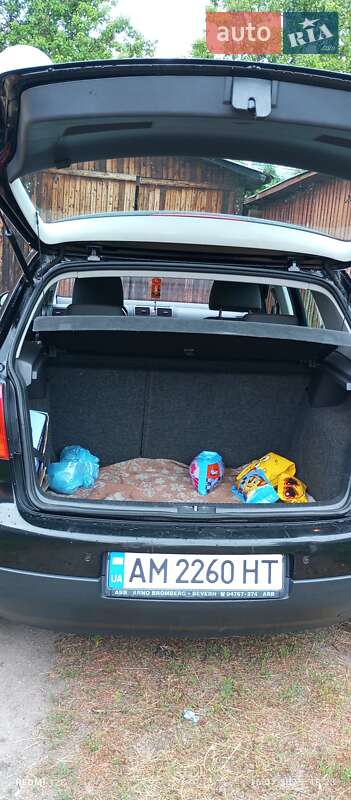 Хетчбек Volkswagen Golf 2006 в Коростені