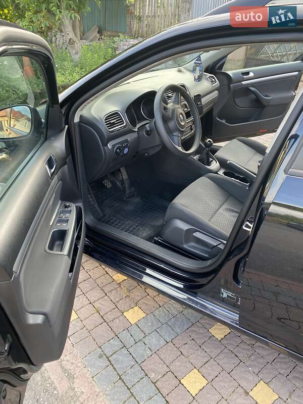 Универсал Volkswagen Golf 2012 в Ужгороде