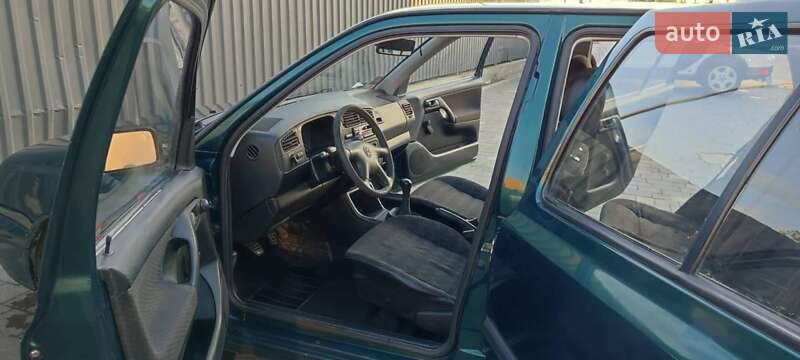 Хетчбек Volkswagen Golf 1996 в Ужгороді