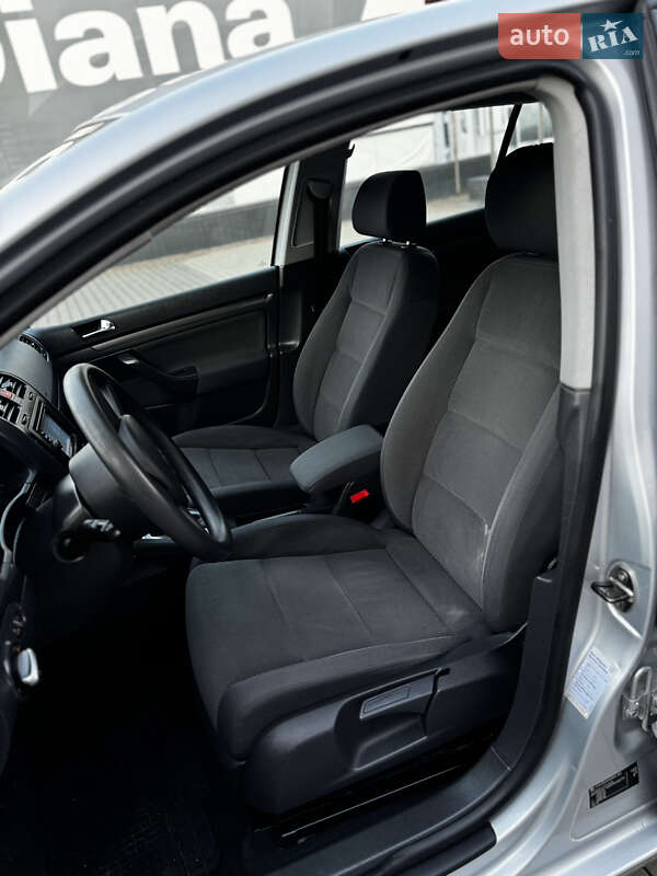 Хетчбек Volkswagen Golf 2005 в Тернополі