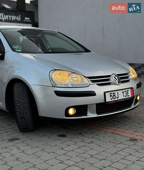 Хетчбек Volkswagen Golf 2005 в Тернополі